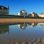 Le So Art, Grande Maison 4 Chambres, Terrain De Petanque, Grand Jardin Clos, Flipper, Babyfoot, Jeux Arcade, Ping Pong,1 Km Mer, Proche Golf, Port En Bessin, Bayeux Et Plages Du Debarquement, Adaptee Enfants * Commes