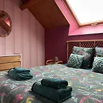 Casa de Férias Le So Art, Grande Maison 4 Chambres, Terrain De Petanque, Grand Jardin Clos, Flipper, Babyfoot, Jeux Arcade, Ping Pong,1 Km Mer, Proche Golf, Port En Bessin, Bayeux Et Plages Du Debarquement, Adaptee Enfants