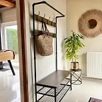 Casa de Férias Le So Art, Grande Maison 4 Chambres, Terrain De Petanque, Grand Jardin Clos, Flipper, Babyfoot, Jeux Arcade, Ping Pong,1 Km Mer, Proche Golf, Port En Bessin, Bayeux Et Plages Du Debarquement, Adaptee Enfants *