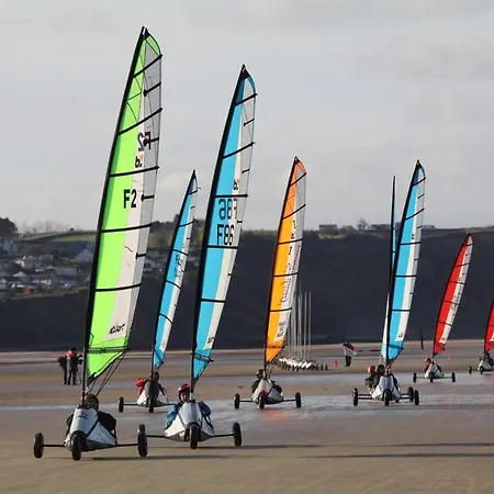 Le So Art, Grande Maison 4 Chambres, Terrain De Petanque, Grand Jardin Clos, Flipper, Babyfoot, Jeux Arcade, Ping Pong,1 Km Mer, Proche Golf, Port En Bessin, Bayeux Et Plages Du Debarquement, Adaptee Enfants * Commes