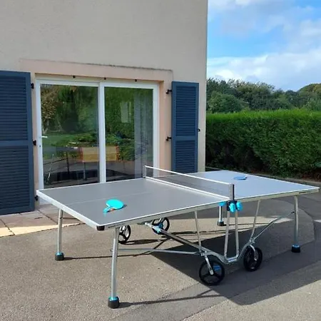Prázdninový dům Le So Art, Grande Maison 4 Chambres, Terrain De Petanque, Grand Jardin Clos, Flipper, Babyfoot, Jeux Arcade, Ping Pong,1 Km Mer, Proche Golf, Port En Bessin, Bayeux Et Plages Du Debarquement, Adaptee Enfants