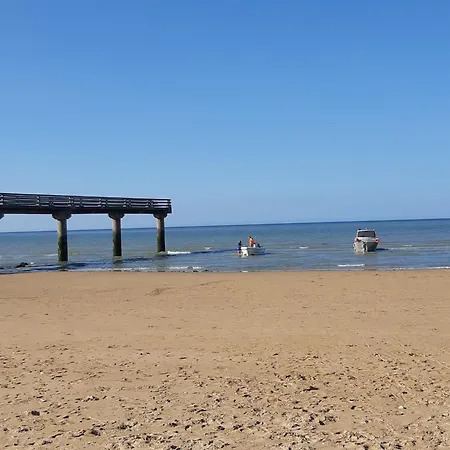Prázdninový dům Le So Art, Grande Maison 4 Chambres, Terrain De Petanque, Grand Jardin Clos, Flipper, Babyfoot, Jeux Arcade, Ping Pong,1 Km Mer, Proche Golf, Port En Bessin, Bayeux Et Plages Du Debarquement, Adaptee Enfants