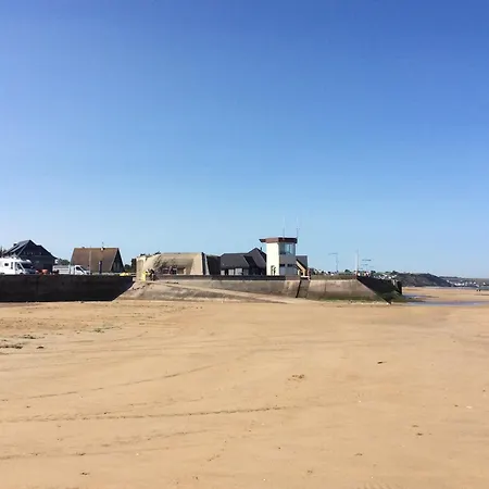Prázdninový dům Le So Art, Grande Maison 4 Chambres, Terrain De Petanque, Grand Jardin Clos, Flipper, Babyfoot, Jeux Arcade, Ping Pong,1 Km Mer, Proche Golf, Port En Bessin, Bayeux Et Plages Du Debarquement, Adaptee Enfants Commes