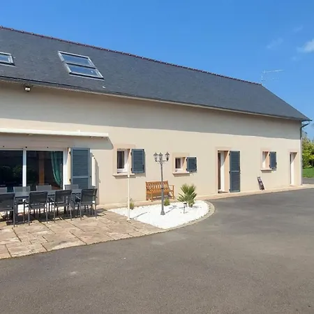 Дом отдыха Le So Art, Grande Maison 4 Chambres, Terrain De Petanque, Grand Jardin Clos, Flipper, Babyfoot, Jeux Arcade, Ping Pong,1 Km Mer, Proche Golf, Port En Bessin, Bayeux Et Plages Du Debarquement, Adaptee Enfants Commes