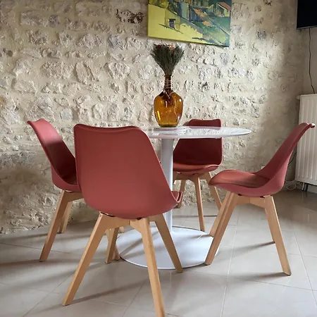 Prázdninový dům Le So Art, Grande Maison 4 Chambres, Terrain De Petanque, Grand Jardin Clos, Flipper, Babyfoot, Jeux Arcade, Ping Pong,1 Km Mer, Proche Golf, Port En Bessin, Bayeux Et Plages Du Debarquement, Adaptee Enfants Commes