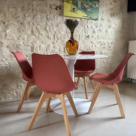 Дом отдыха Le So Art, Grande Maison 4 Chambres, Terrain De Petanque, Grand Jardin Clos, Flipper, Babyfoot, Jeux Arcade, Ping Pong,1 Km Mer, Proche Golf, Port En Bessin, Bayeux Et Plages Du Debarquement, Adaptee Enfants Commes