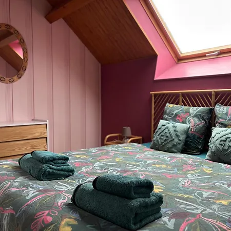 Prázdninový dům Le So Art, Grande Maison 4 Chambres, Terrain De Petanque, Grand Jardin Clos, Flipper, Babyfoot, Jeux Arcade, Ping Pong,1 Km Mer, Proche Golf, Port En Bessin, Bayeux Et Plages Du Debarquement, Adaptee Enfants