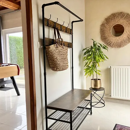 Prázdninový dům Le So Art, Grande Maison 4 Chambres, Terrain De Petanque, Grand Jardin Clos, Flipper, Babyfoot, Jeux Arcade, Ping Pong,1 Km Mer, Proche Golf, Port En Bessin, Bayeux Et Plages Du Debarquement, Adaptee Enfants *