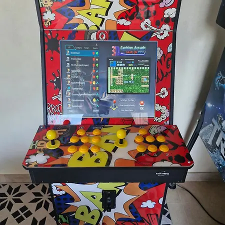 Prázdninový dům Le So Art, Grande Maison 4 Chambres, Terrain De Petanque, Grand Jardin Clos, Flipper, Babyfoot, Jeux Arcade, Ping Pong,1 Km Mer, Proche Golf, Port En Bessin, Bayeux Et Plages Du Debarquement, Adaptee Enfants