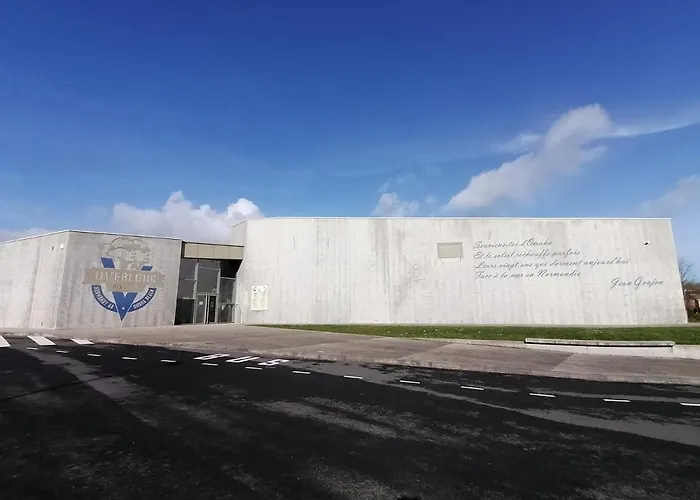 Grande Maison , Jardin,flipper,babyfoot, Ping Pong, Proche Golf, Port En Bessin, Bayeux Et Plages Du Débarquement, Adaptée Enfants Hébergement de vacances