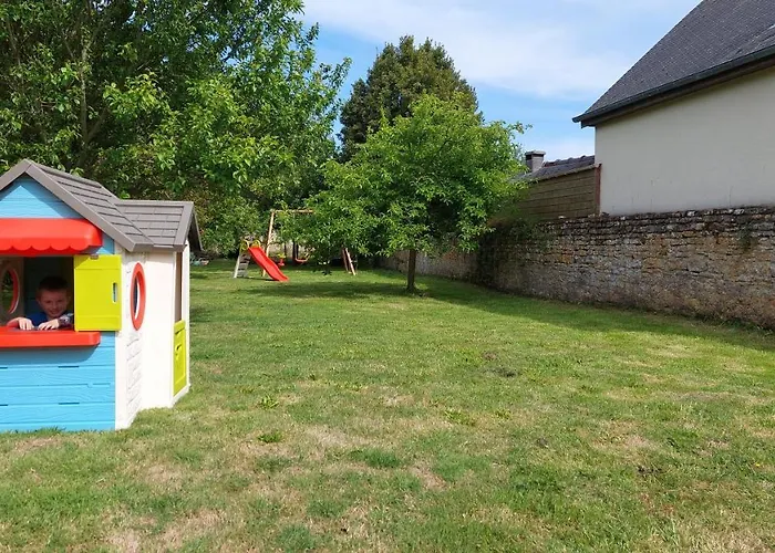 Hébergement de vacances Grande Maison , Jardin,flipper,babyfoot, Ping Pong, Proche Golf, Port En Bessin, Bayeux Et Plages Du Débarquement, Adaptée Enfants