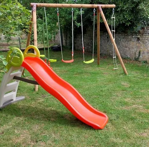 Grande Maison , Jardin,flipper,babyfoot, Ping Pong, Proche Golf, Port En Bessin, Bayeux Et Plages Du Débarquement, Adaptée Enfants Hébergement de vacances Commes