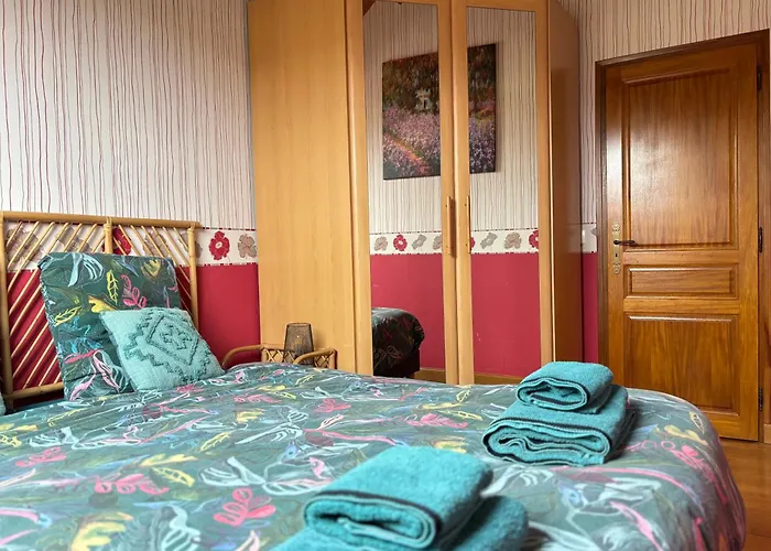 Grande Maison , Jardin,flipper,babyfoot, Ping Pong, Proche Golf, Port En Bessin, Bayeux Et Plages Du Débarquement, Adaptée Enfants Hébergement de vacances Commes