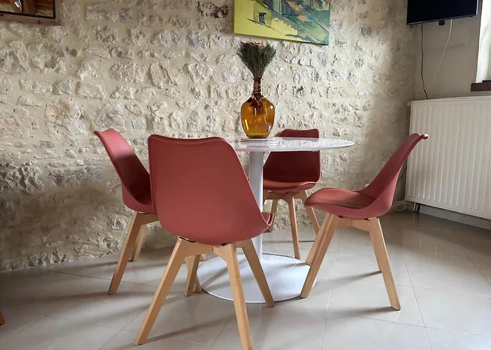 Hébergement de vacances Grande Maison , Jardin,flipper,babyfoot, Ping Pong, Proche Golf, Port En Bessin, Bayeux Et Plages Du Débarquement, Adaptée Enfants Commes