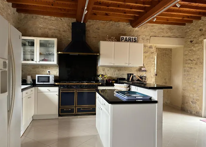 Grande Maison , Jardin,flipper,babyfoot, Ping Pong, Proche Golf, Port En Bessin, Bayeux Et Plages Du Débarquement, Adaptée Enfants