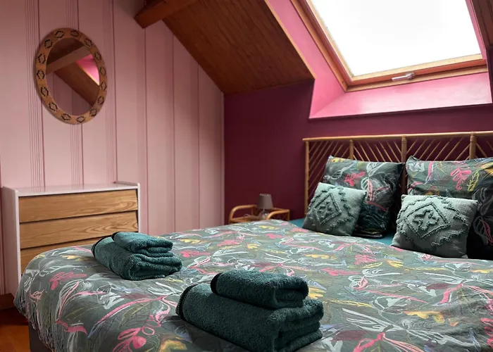 Hébergement de vacances Grande Maison , Jardin,flipper,babyfoot, Ping Pong, Proche Golf, Port En Bessin, Bayeux Et Plages Du Débarquement, Adaptée Enfants