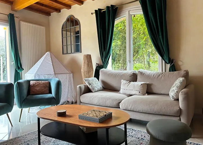 Hébergement de vacances Grande Maison , Jardin,flipper,babyfoot, Ping Pong, Proche Golf, Port En Bessin, Bayeux Et Plages Du Débarquement, Adaptée Enfants Commes