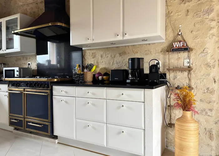 Grande Maison , Jardin,flipper,babyfoot, Ping Pong, Proche Golf, Port En Bessin, Bayeux Et Plages Du Débarquement, Adaptée Enfants *