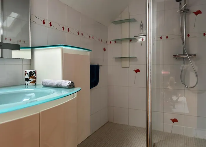 Grande Maison , Jardin,flipper,babyfoot, Ping Pong, Proche Golf, Port En Bessin, Bayeux Et Plages Du Débarquement, Adaptée Enfants