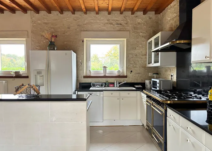 Grande Maison , Jardin,flipper,babyfoot, Ping Pong, Proche Golf, Port En Bessin, Bayeux Et Plages Du Débarquement, Adaptée Enfants Hébergement de vacances