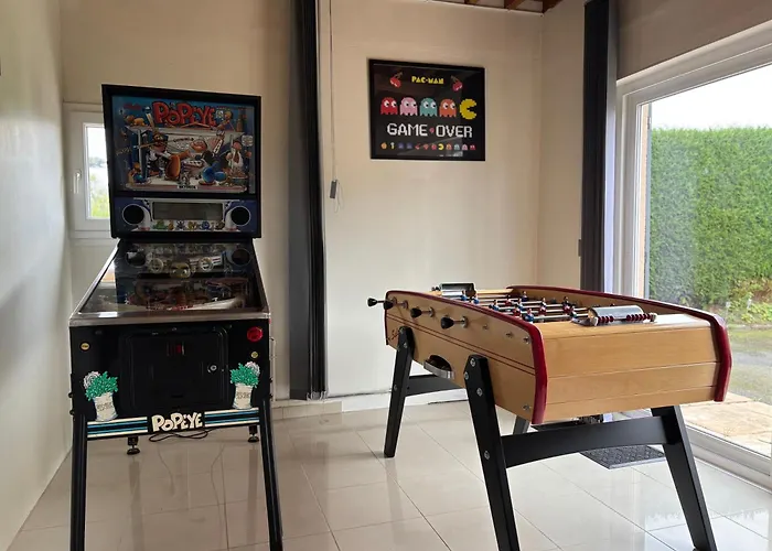 Grande Maison , Jardin,flipper,babyfoot, Ping Pong, Proche Golf, Port En Bessin, Bayeux Et Plages Du Débarquement, Adaptée Enfants Hébergement de vacances Commes