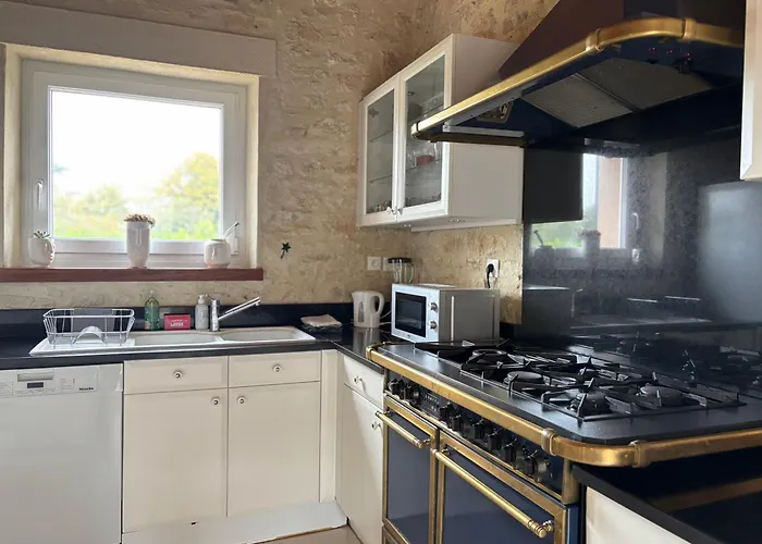 Grande Maison , Jardin,flipper,babyfoot, Ping Pong, Proche Golf, Port En Bessin, Bayeux Et Plages Du Débarquement, Adaptée Enfants Hébergement de vacances Commes