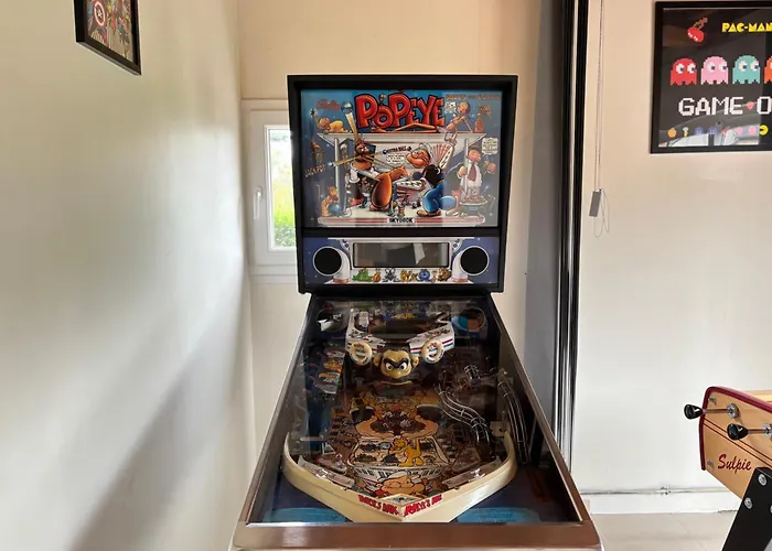 Grande Maison , Jardin,flipper,babyfoot, Ping Pong, Proche Golf, Port En Bessin, Bayeux Et Plages Du Débarquement, Adaptée Enfants * Commes