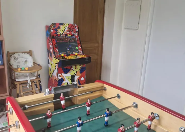 Grande Maison , Jardin,flipper,babyfoot, Ping Pong, Proche Golf, Port En Bessin, Bayeux Et Plages Du Débarquement, Adaptée Enfants