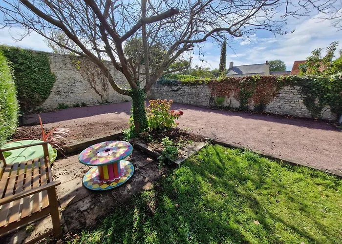 Grande Maison , Jardin,flipper,babyfoot, Ping Pong, Proche Golf, Port En Bessin, Bayeux Et Plages Du Débarquement, Adaptée Enfants Hébergement de vacances *